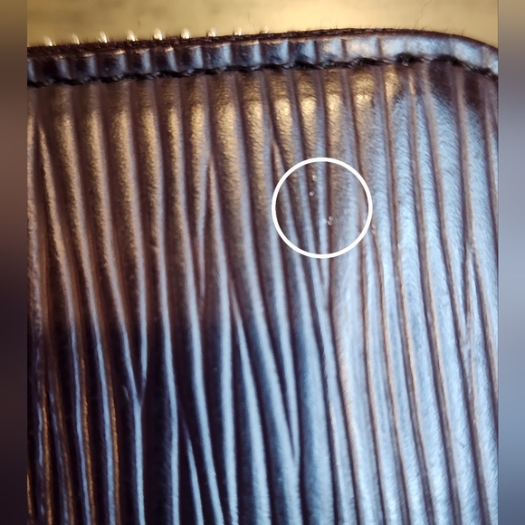 Louis Vuitton Epi Zippy Wallet - Picture 11 of 17